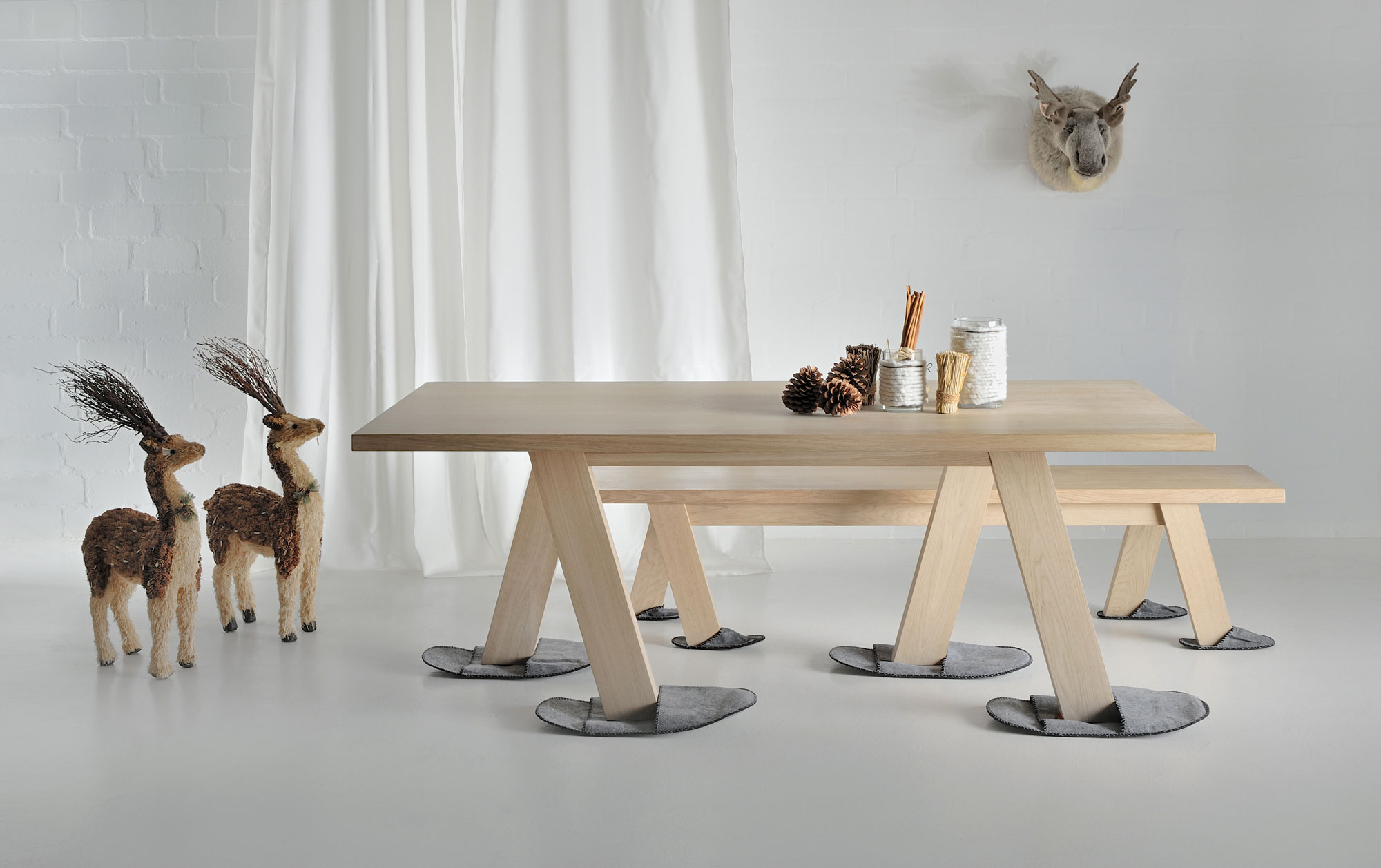 Ausgefallene Sitzbank GO a1 Maßgefertigt aus Massivholz von vitamin design