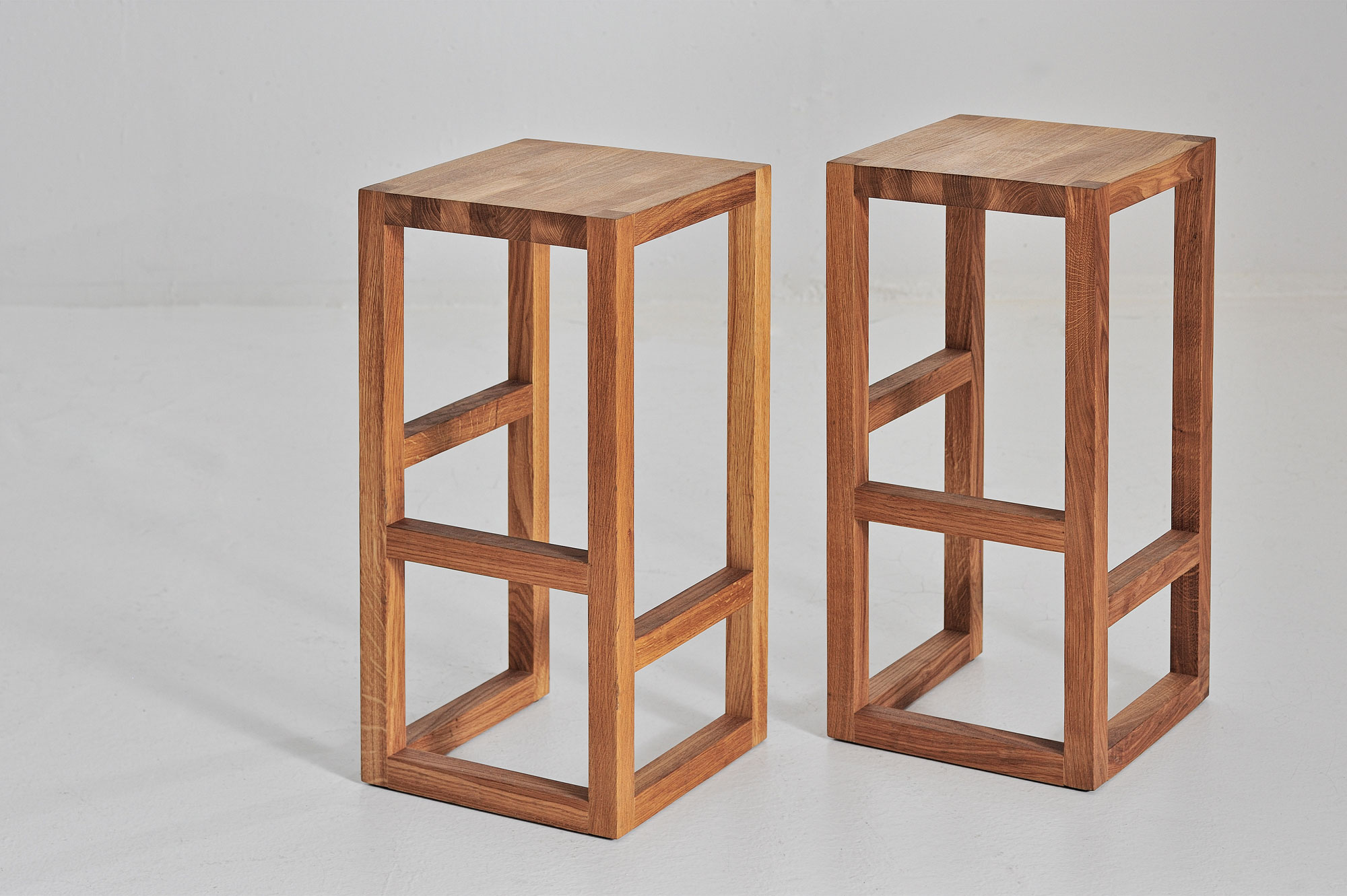 Massivholz Barhocker STEP 3723a Maßgefertigt aus Massivholz von vitamin design