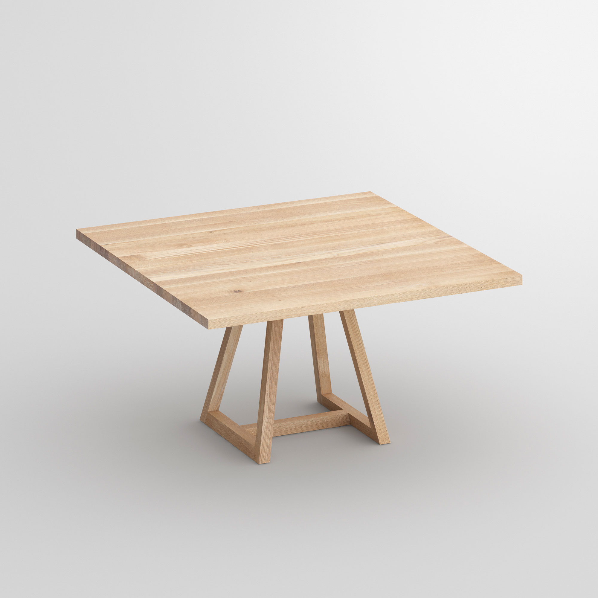 Quadratischer Tisch MARGO SQUARE cam1 Maßgefertigt aus Massivholz von vitamin design