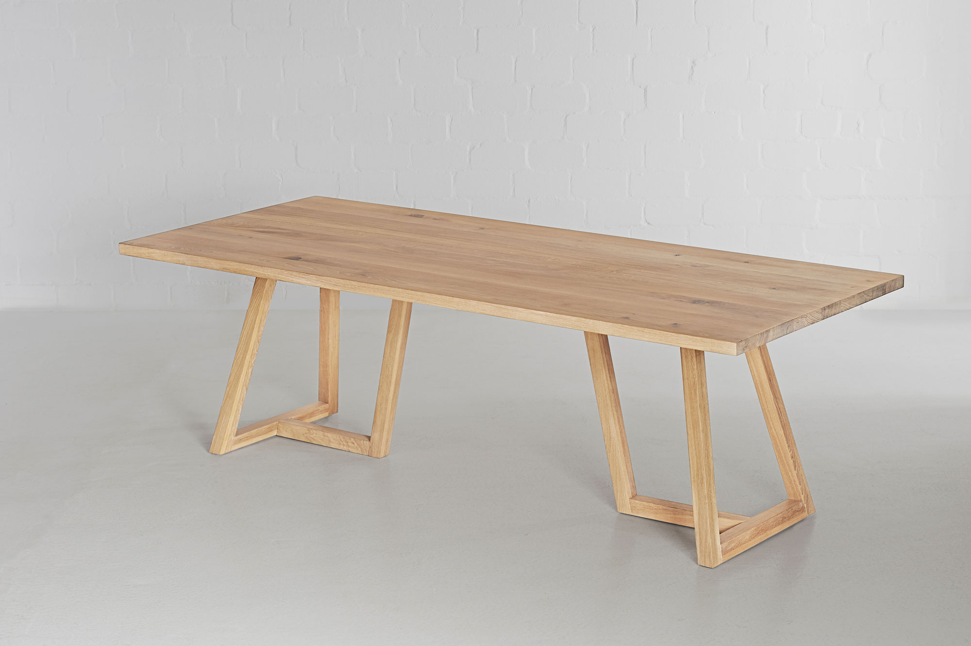 Designer Holztisch MARGO 0351 Maßgefertigt aus Massivholz von vitamin design