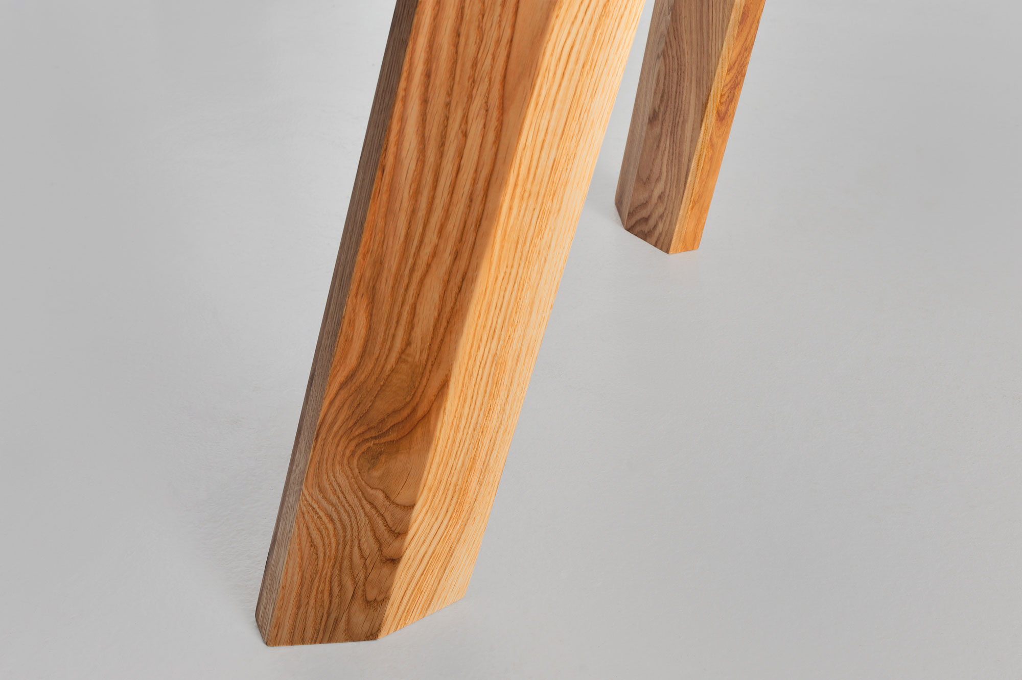Designer Esstisch RHOMBI a Maßgefertigt aus Massivholz von vitamin design