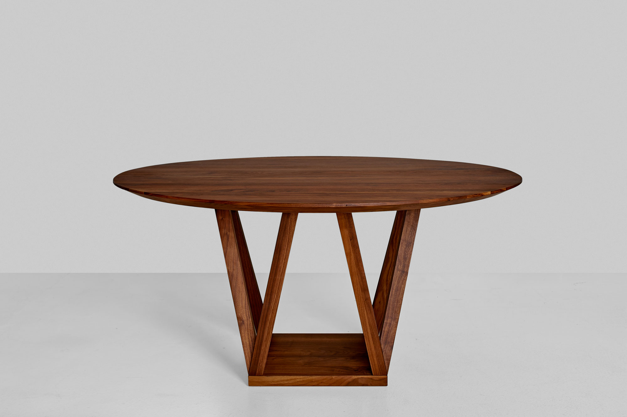 Runder Design Tisch CREO 0988 Maßgefertigt aus Massivholz von vitamin design
