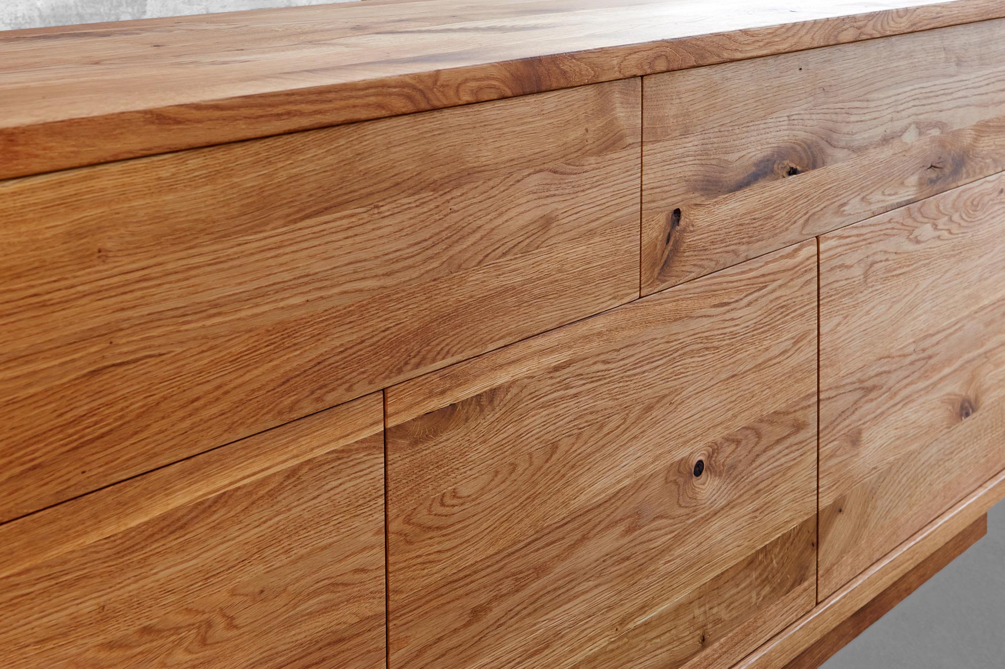 Holz Designerkommode LINEA VDC8879 Maßgefertigt aus Massivholz von vitamin design