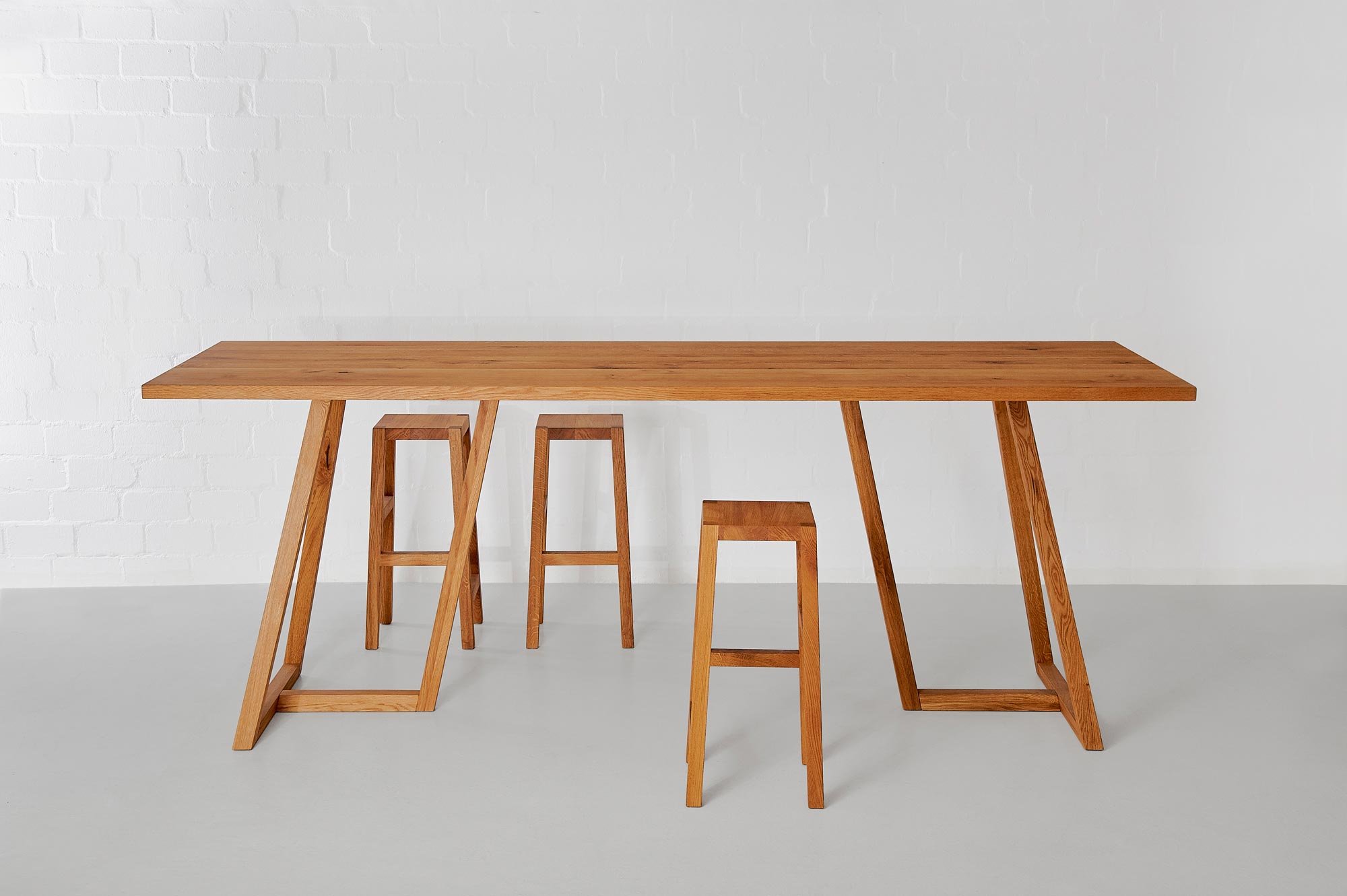 Massivholz Hocker TANTUM Edited Maßgefertigt aus Massivholz von vitamin design